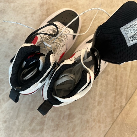 Nike Kids High-Top Sneakers — White Black Red - new without the box - Picture 3 of 5